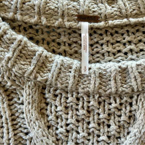 Free People - Cutting edge cable cropped sweater (NWOT) - Picture 5 of 8